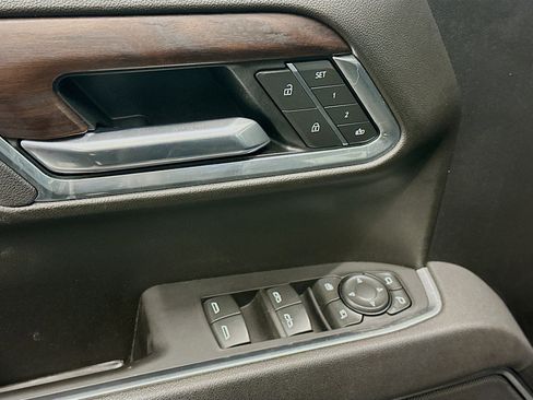 Used 2025 GMC Sierra 1500 SLT image 15