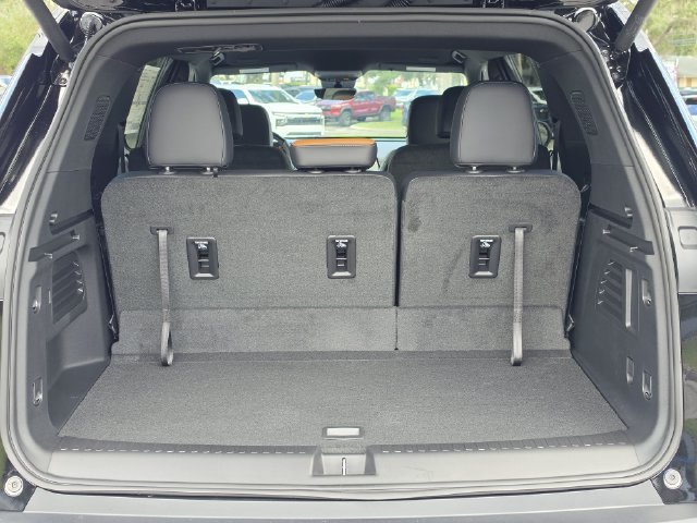 New 2027 Chevrolet Traverse Z71 w/ Enhanced Driving Package AWD/4WD image 12