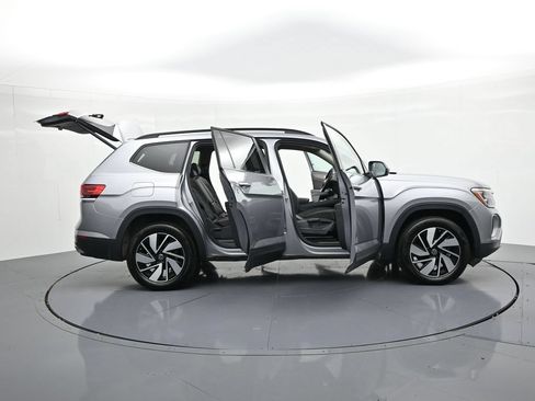 Used 2026 Volkswagen Atlas SE FWD image 24