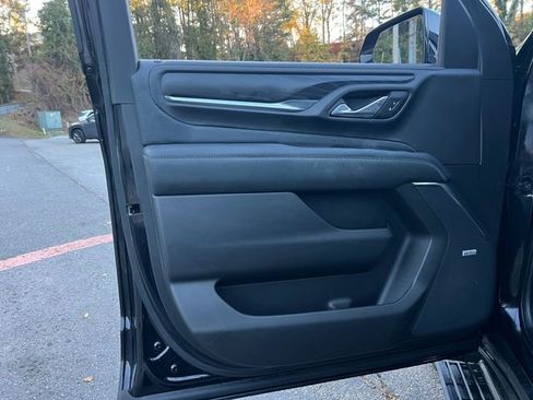 Used 2021 GMC Yukon Denali w/ Denali Premium Package image 10