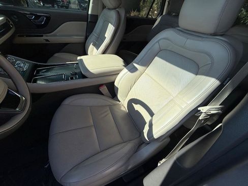 Used 2021 Lincoln Aviator Reserve RWD image 16
