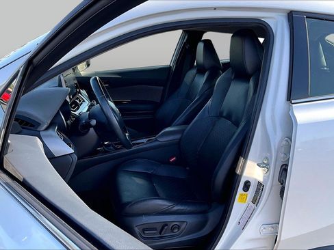 Used 2020 Toyota C-HR Limited FWD image 23