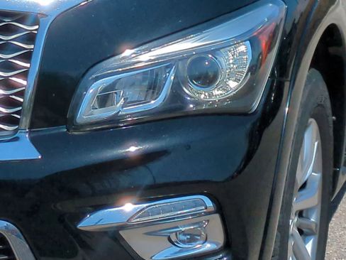 Used 2016 INFINITI QX80 4WD w/ Driver's Assistance Package image 11