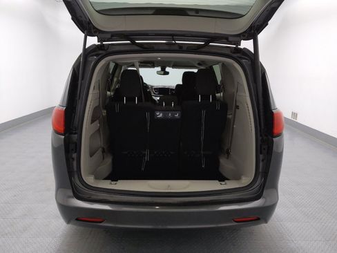 Used 2017 Chrysler Pacifica Touring image 29