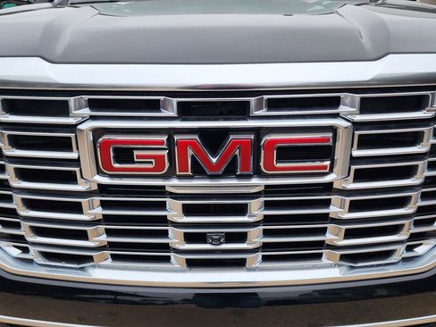 New 2026 GMC Yukon Denali w/ Denali Reserve Package AWD/4WD image 9