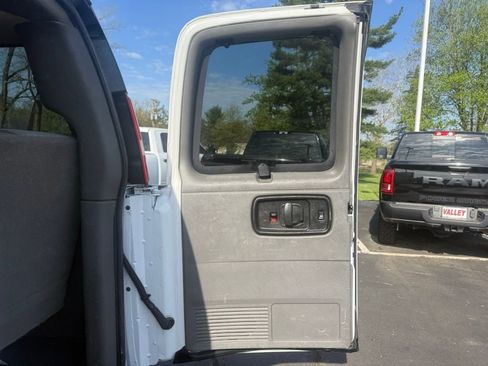 Used 2020 Chevrolet Express 3500 LT w/ LT Preferred Equipment Group RWD image 36