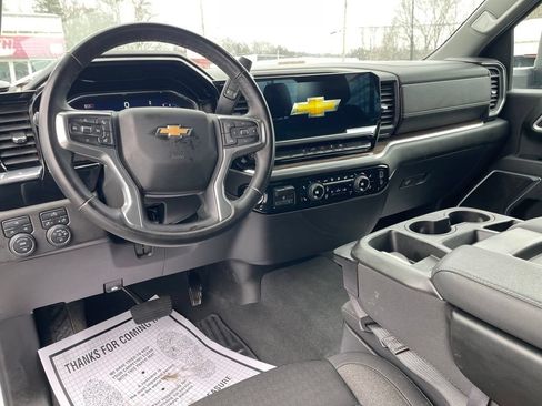 Used 2025 Chevrolet Silverado 2500 LT w/ Convenience Package AWD/4WD image 12