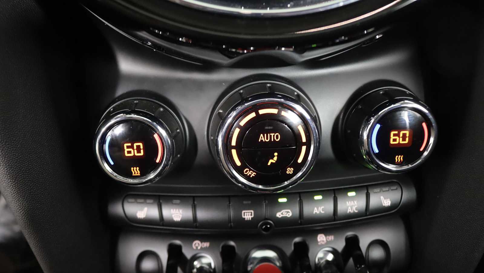 Used 2024 MINI Cooper 4-Door Hardtop FWD image 16