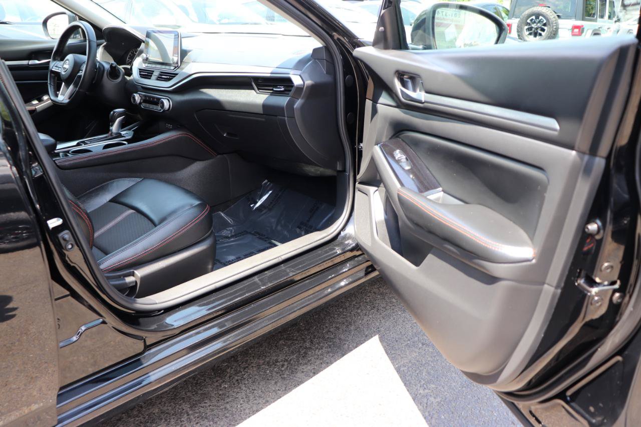 Used 2024 Nissan Altima 2.5 SR FWD image 15