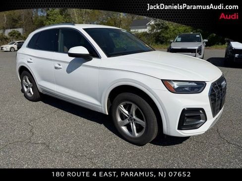 Used 2023 Audi Q5 2.0T Premium w/ Convenience Package image 3