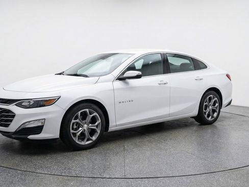Used 2024 Chevrolet Malibu LT image 3