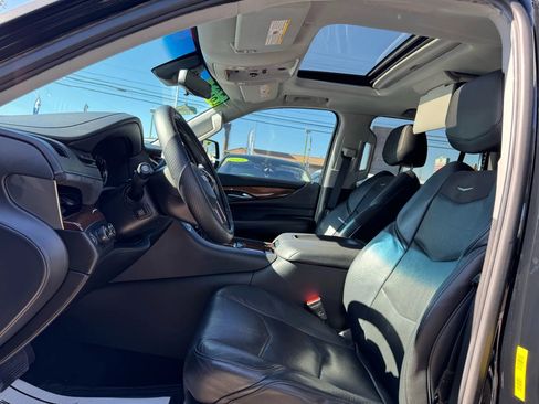 Used 2019 Cadillac Escalade Luxury image 12