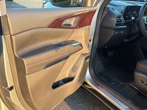New 2027 Chevrolet Traverse RS w/ LPO, Floor Liner Package FWD image 13