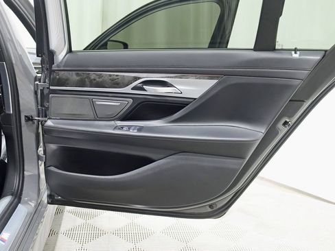 Used 2022 BMW 750i xDrive w/ Executive Package AWD/4WD image 40