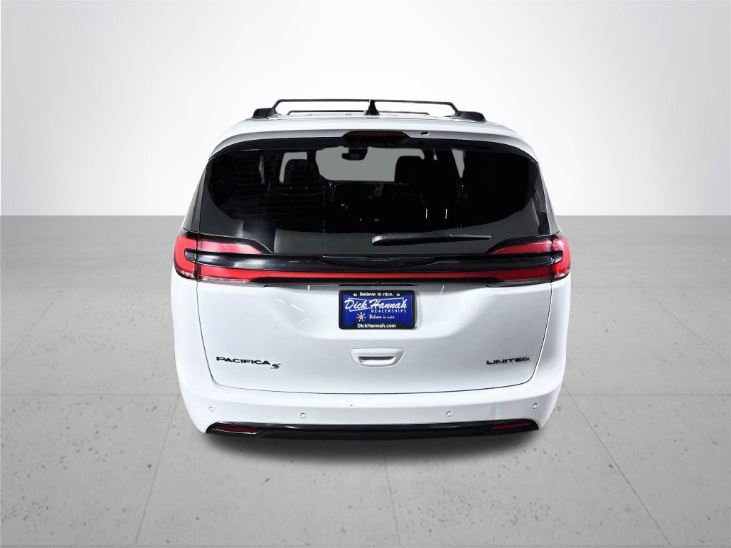 Certified 2025 Chrysler Pacifica Limited FWD image 8
