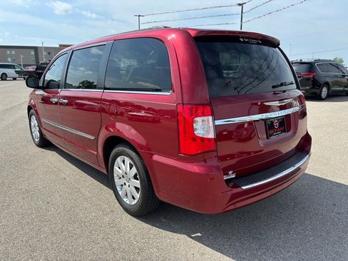 Used 2012 Chrysler Town & Country Touring-L w/ Entertainment Group #2 image 5