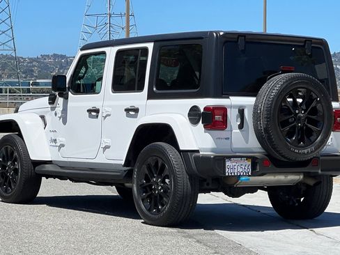 Used 2022 Jeep Wrangler Unlimited Sahara image 6