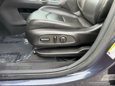 Used 2019 GMC Terrain SLT w/ Preferred Package FWD image 14