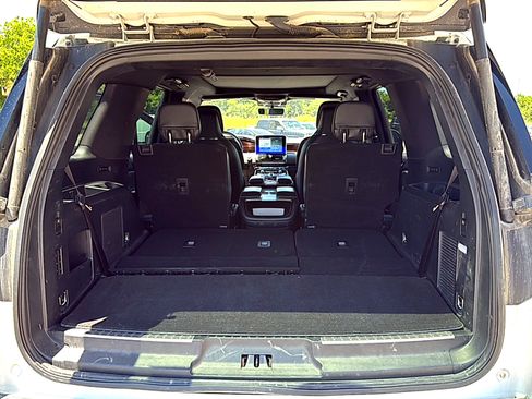 Used 2020 Lincoln Navigator Reserve w/ Equipment Group 208A Reserve AWD/4WD image 9