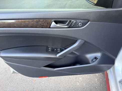 Used 2014 Volkswagen Passat TDI SEL Premium image 11