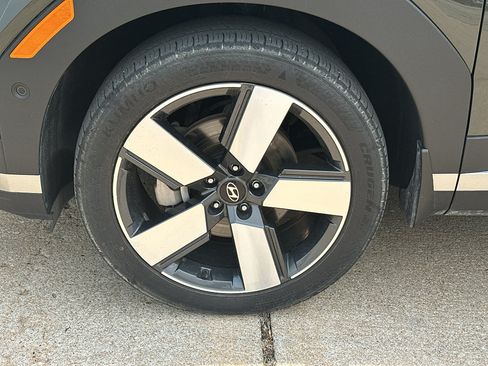 Used 2024 Hyundai Santa Fe Limited FWD image 3