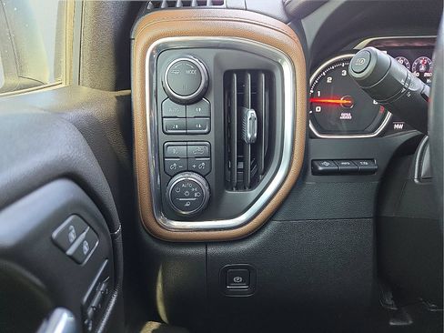 Used 2022 Chevrolet Silverado 1500 High Country w/ Technology Package AWD/4WD image 17
