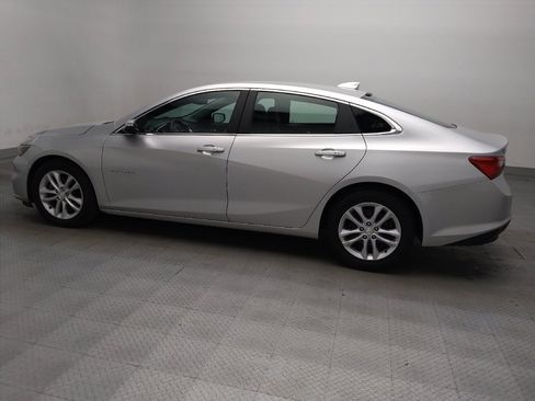 Used 2018 Chevrolet Malibu LT w/ Leather Package FWD image 3