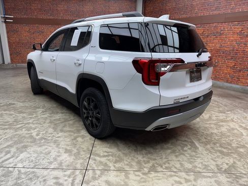 Used 2023 GMC Acadia SLT w/ Preferred Package image 3