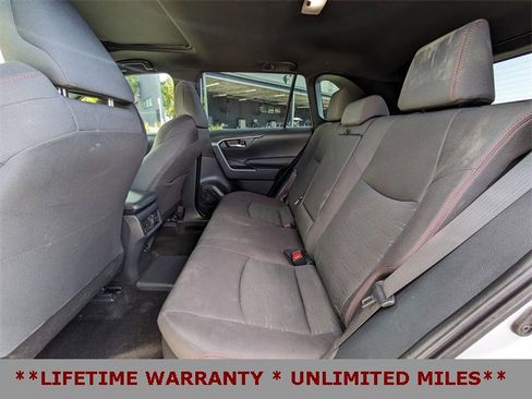 Used 2022 Toyota RAV4 SE image 16