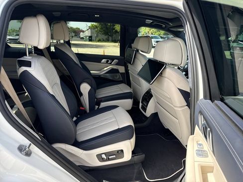 Used 2020 BMW X7 M50i AWD/4WD image 27