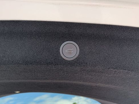Used 2026 Tesla Model Y 2WD image 28