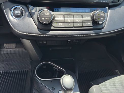 Used 2017 Toyota RAV4 XLE AWD/4WD image 27