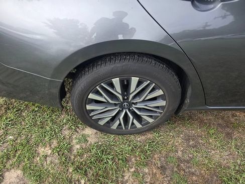 Used 2024 Nissan Altima 2.5 SV FWD image 8