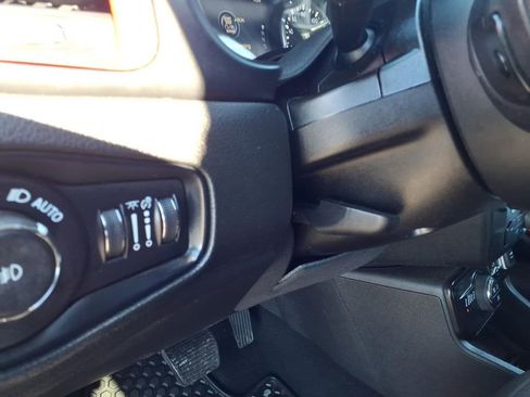 Used 2022 Jeep Renegade Trailhawk AWD/4WD image 30