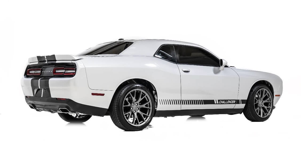 Used 2021 Dodge Challenger SXT RWD image 3
