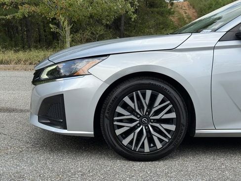 Used 2023 Nissan Altima 2.5 SV image 10