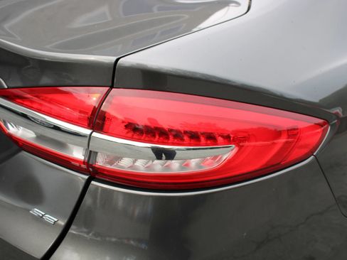 Used 2017 Ford Fusion SE w/ Fusion SE Technology Package FWD image 37