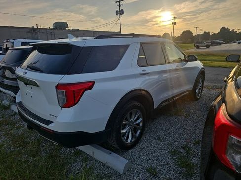 Used 2023 Ford Explorer XLT w/ Equipment Group 202A AWD/4WD image 7