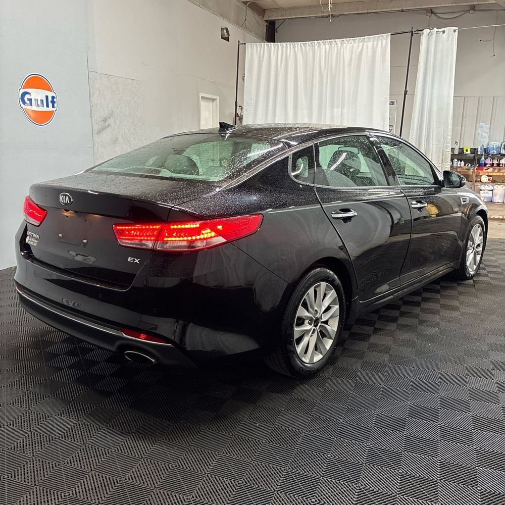 Used 2018 Kia Optima EX w/ Technology Package FWD image 3