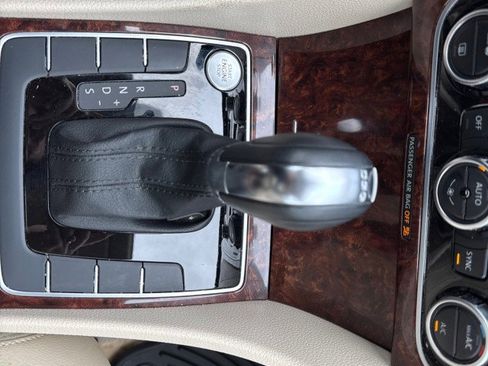 Used 2013 Volkswagen Passat TDI SEL Premium image 22
