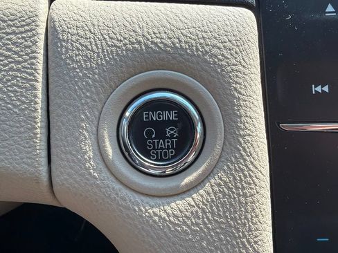 Used 2018 Ford Taurus SEL w/ Equipment Group 201A FWD image 32