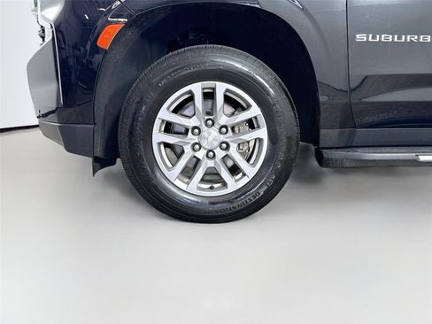 Used 2024 Chevrolet Suburban LS RWD image 16