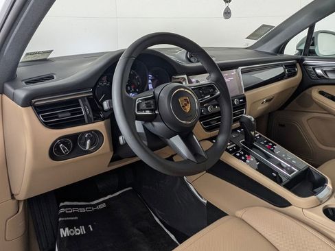 New 2026 Porsche Macan image 4