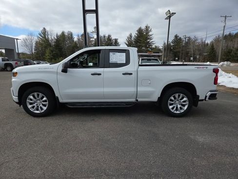 Used 2020 Chevrolet Silverado 1500 Custom w/ Custom Value Package image 5