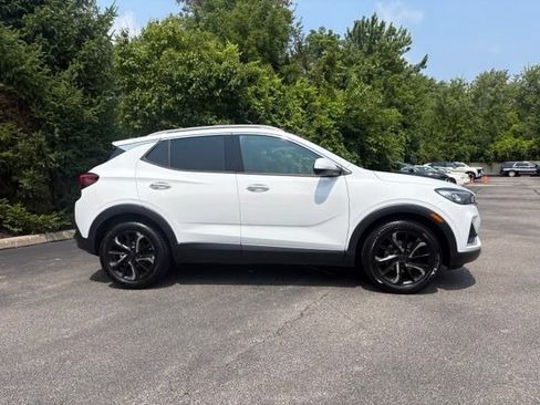 Used 2020 Buick Encore GX Essence w/ Experience Buick Package FWD image 9
