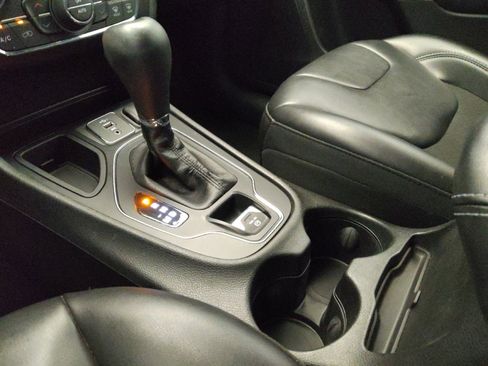 Used 2019 Jeep Cherokee Latitude Plus w/ Comfort/Convenience Group image 26