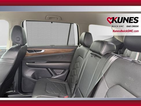 Used 2025 Volkswagen Atlas SE FWD image 35