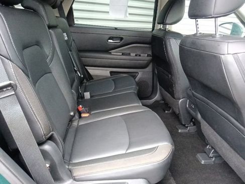Used 2024 Nissan Pathfinder SL AWD/4WD image 32