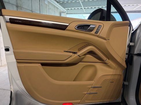 Used 2014 Porsche Cayenne Diesel AWD/4WD image 29