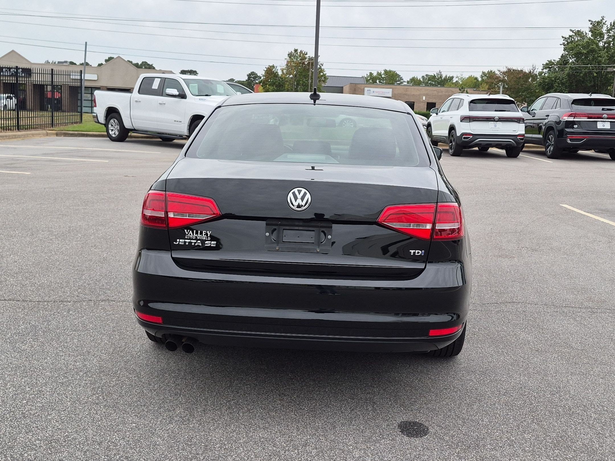 Used 2015 Volkswagen Jetta TDI SE FWD image 4